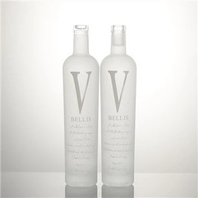 Sticla de sticlă cu vodcă mată de 700 ml