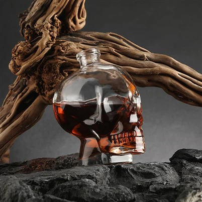 Sticle de sticlă cu vodcă Crystal Skull de 375 ml