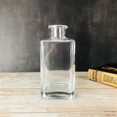 Sticlă pătrată transparentă pentru whisky